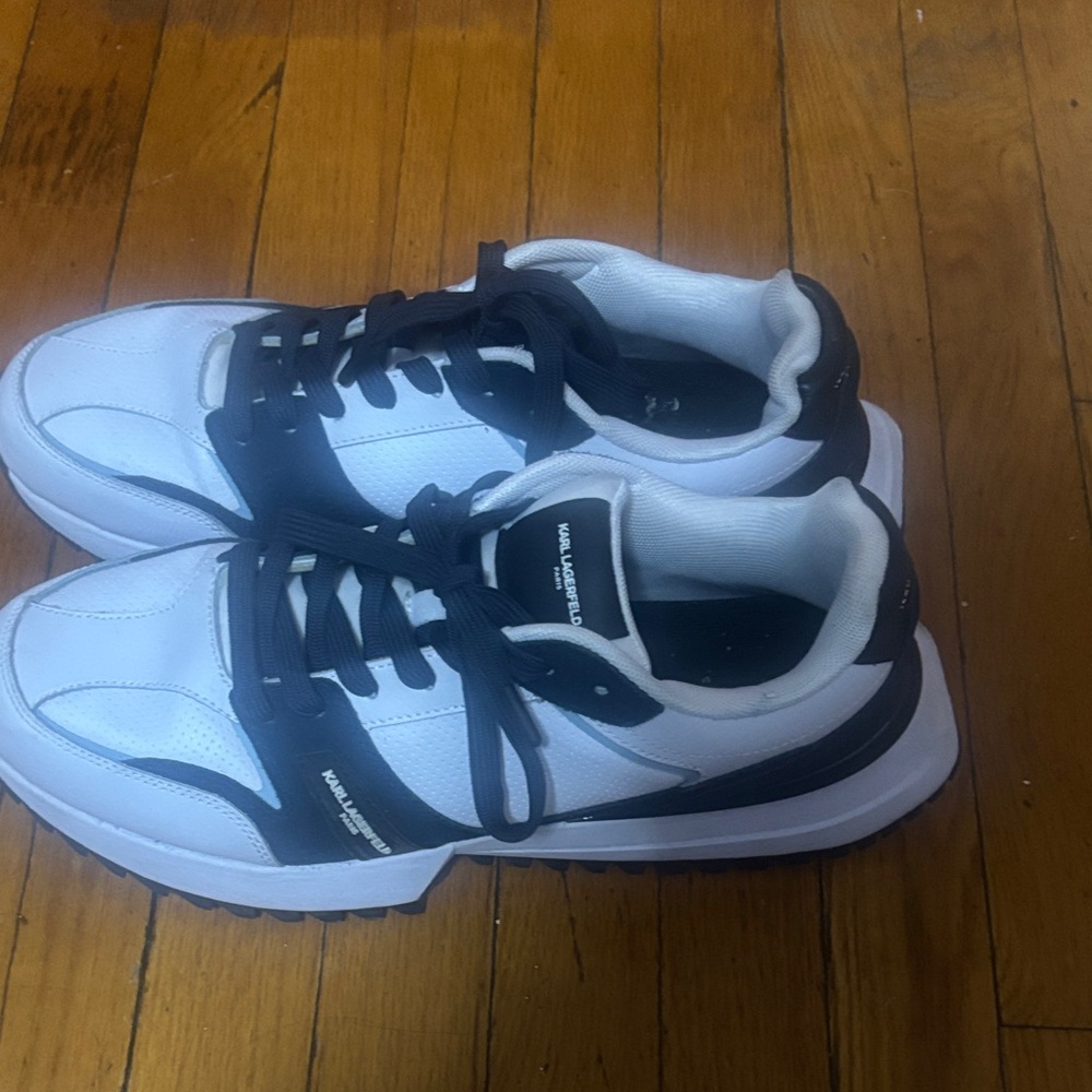 Karl Lagerfeld Men’s White and Black Lace-Up Low-Top Sneakers